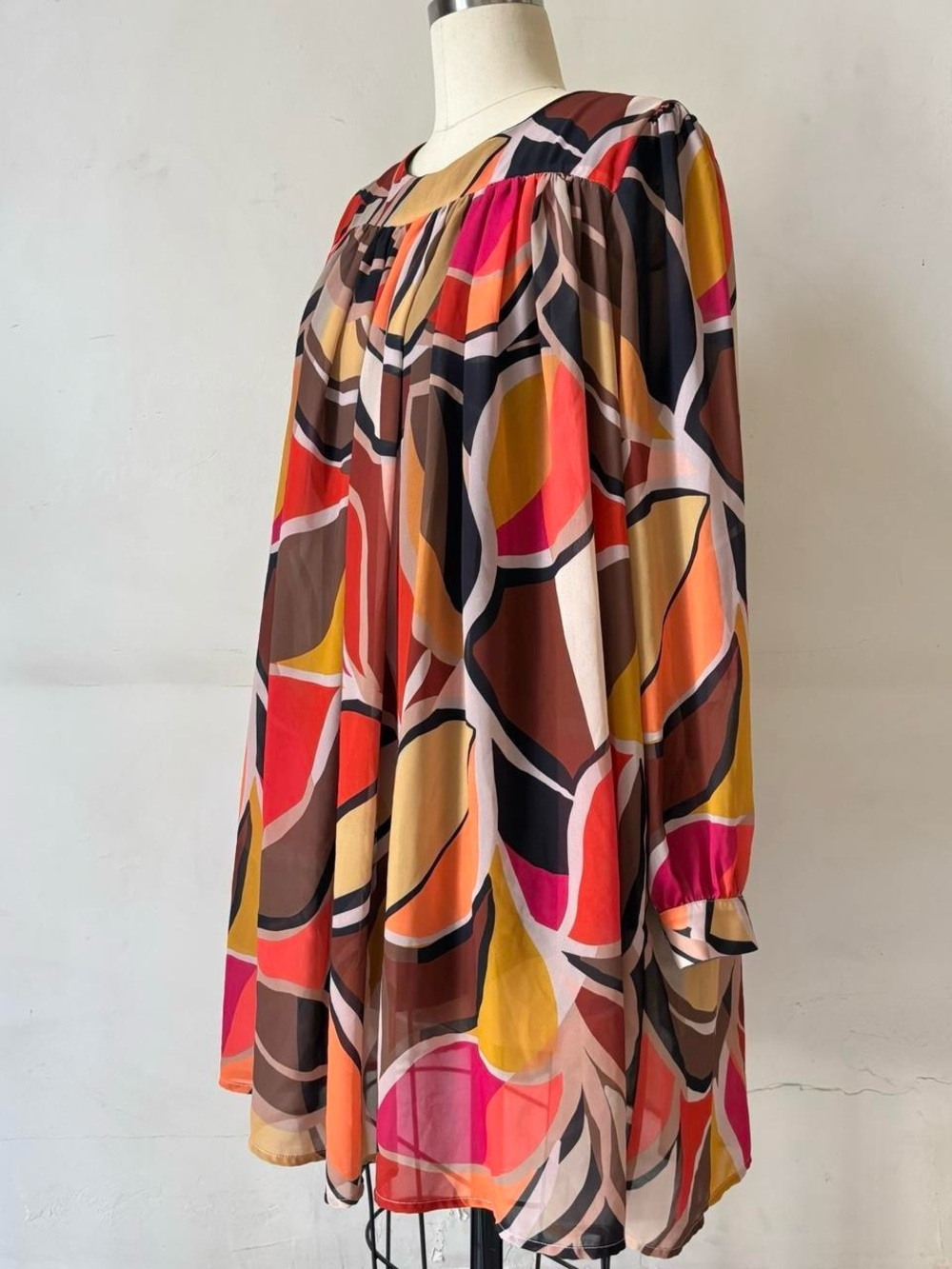 Molly Bracken Multicolor Abstract Labeled Dress